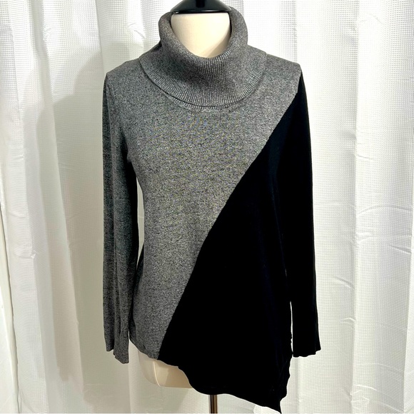 Calvin Klein Sweaters - Calvin Klein Womens Colorblock Asymmetrical Long Sleeve Turtleneck, Gray & Black